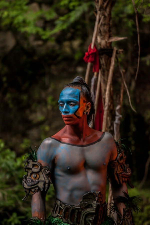 Quelles croisières permettent d'explorer les ruines mayas au Belize?